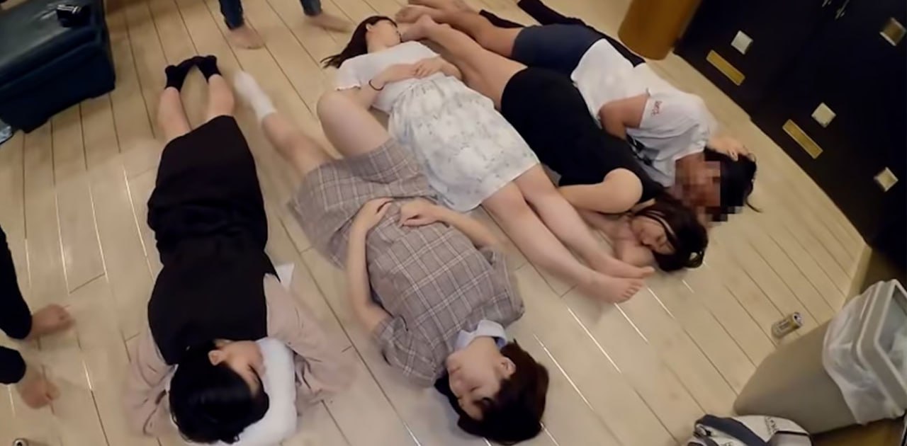 歹徒入室迷晕极品母女 诱人的粉嫩鲍鱼极具诱惑 操完妈妈干女儿 无意识摆弄骑乘内射！ - 51吃瓜网-51吃瓜网