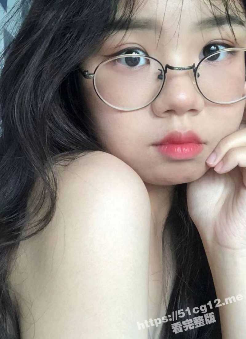 约炮达人爆操微胖脸戴着眼镜的小母狗 舒服到抽搐 这种身材操起来巨爽! - 51吃瓜网-51吃瓜网