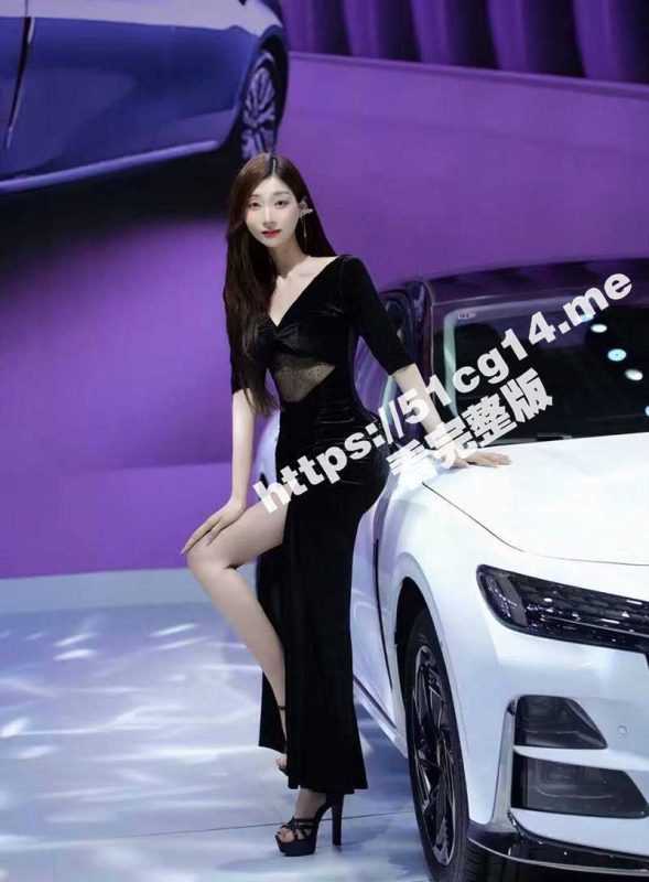 瓜友投稿曝光自己的车模前女友  极品身材蜜桃美臀 关键是在床上啪啪贼风骚 后入不停浪叫无套爆操-51吃瓜网