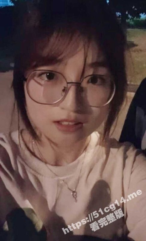 广西 在柳州读大专的眼镜的学生妹 竟然被学长PUA放学开房去三P 刺激！-51吃瓜网