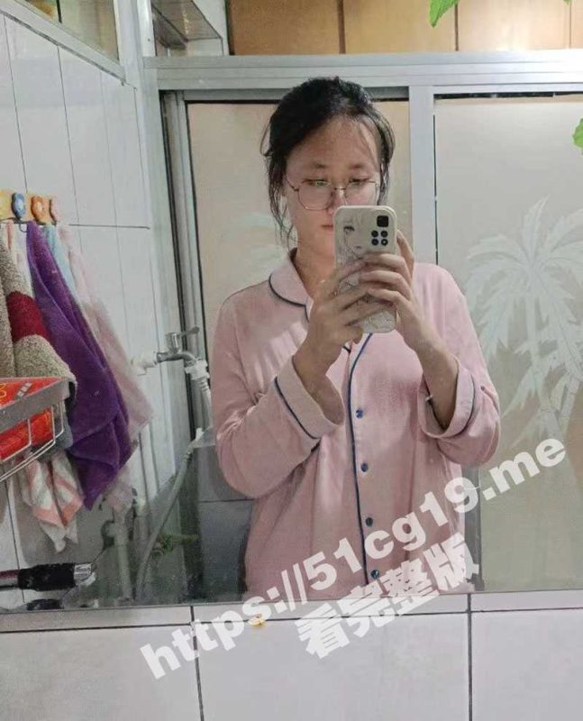 品学兼优的眼镜娘学生妹 在主人面前母狗本性显露  极品大奶妹子道具插逼 还可以舔马桶！！-51吃瓜网