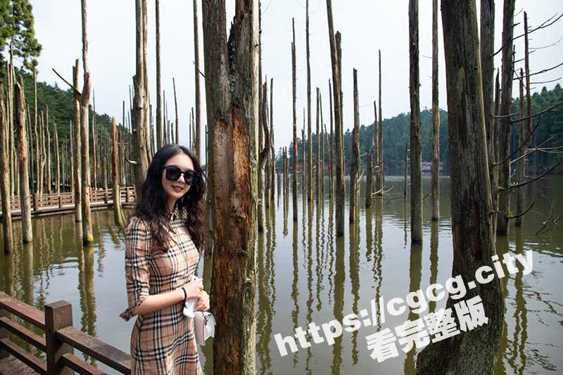 独家曝光！长沙颜值反差母狗 韩梅梅 泄密 下跪宣读奴隶誓言 喜欢在各种场合露出-51吃瓜网