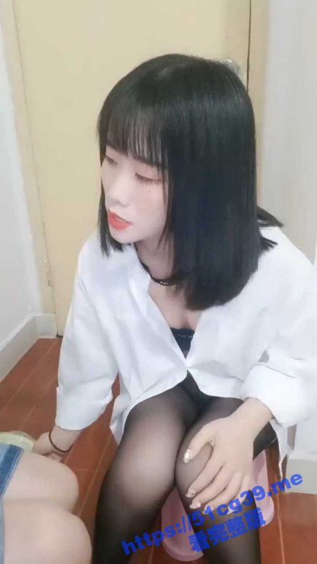 真实勾引外卖小哥  骚货黑丝女上淫叫不婷  白带都被操出来了！-51吃瓜网