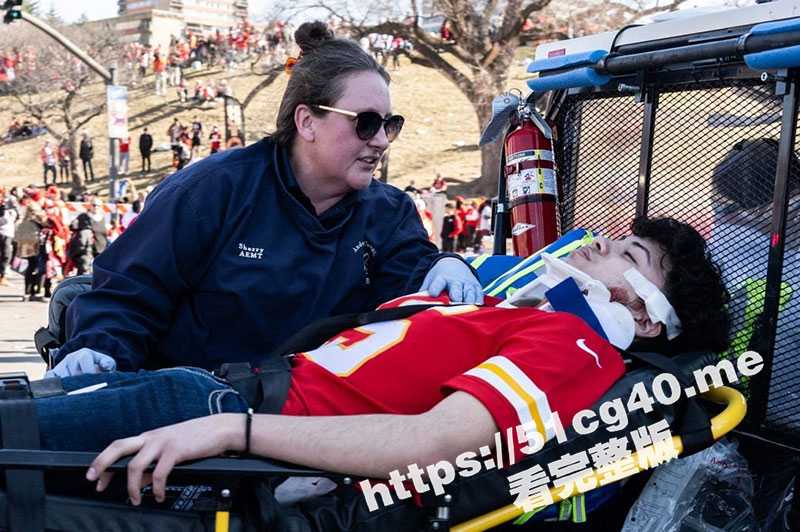 突发新闻！美国超级碗庆祝游行发生大规模枪击事件 1死22重伤含8儿童 现场视频曝光！-51吃瓜网