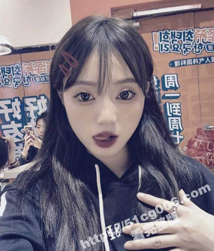 济南美甲店老板娘 已婚小少妇婚内出轨 老公出差期间 带炮友回家做爱 拍摄视频留念曝光-51吃瓜网