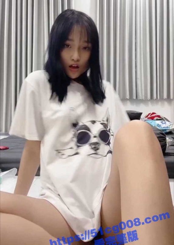 学生妹在家自拍给异地恋男友的解馋小视频 因手机丢失不幸泄密流出！-51吃瓜网