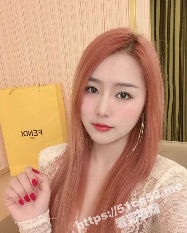 极品双胞胎！富二代双飞调教双胞胎姐妹花 逼被猛操后入 屁股被打开花 俩姐妹被连操带打尖叫不停-51吃瓜网