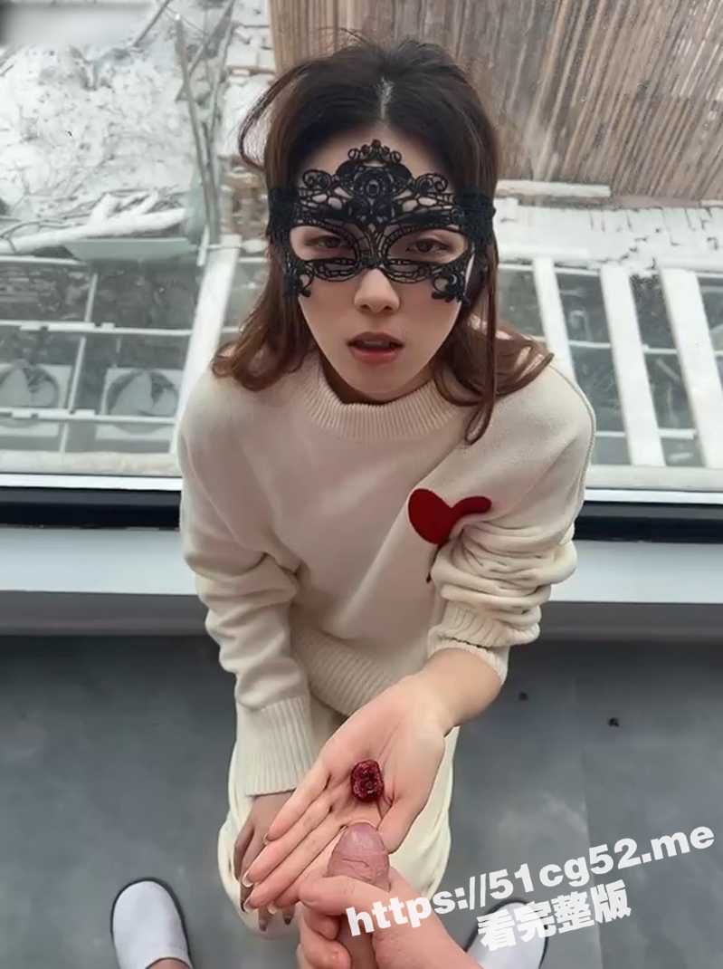 极品高颜值性瘾母狗和主人外出游玩也不忘记吃补品!超爱露出找刺激 下雪天不惧严寒脱光自慰! - 51吃瓜网-51吃瓜网