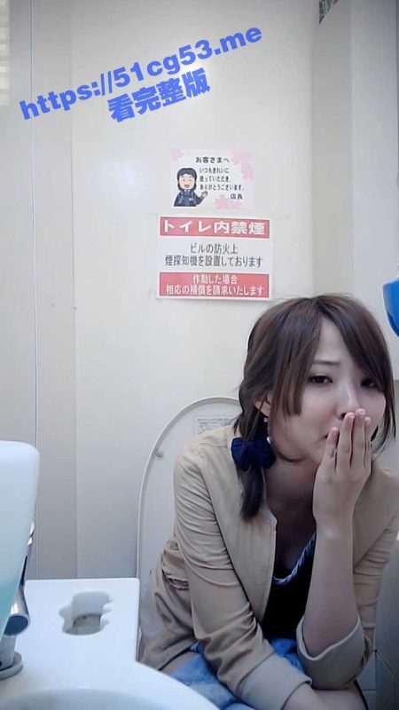 日本商场女厕所 全景偷拍6位妆容精致的小姐姐 个个都细皮嫩肉的 真白啊！-51吃瓜网