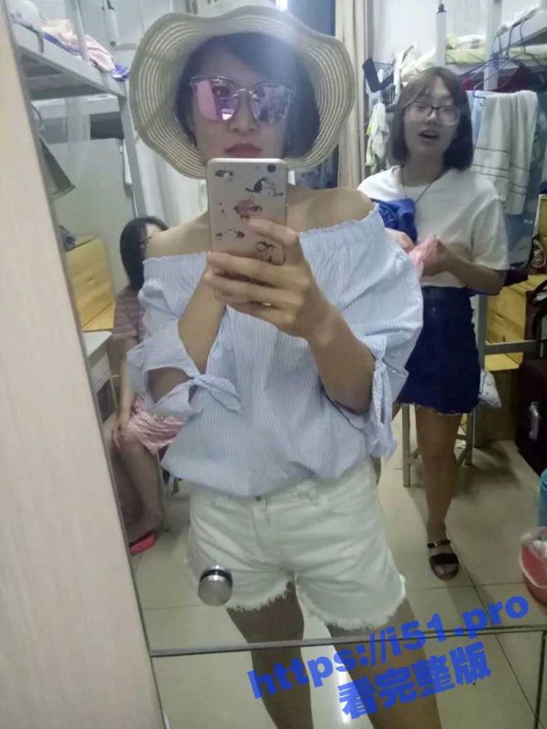 济南29岁骚妻 史美华 表面是公司文员 私下却是老公的小母狗 家中跟老公拍小视频 结果被老公分享流出-51吃瓜网