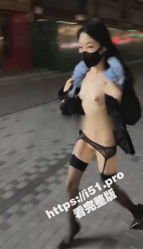 推特露出界扛把子彤彤 再次整活 小卖部勾引男老板  老板直接关店把骚货和他老公带回家玩三人行-51吃瓜网