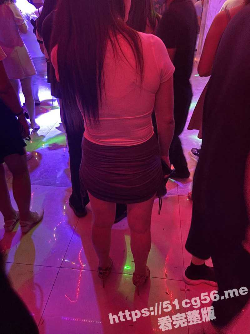 砂舞舞厅偷拍系列 男人的天堂 地下舞厅内的淫乱 抓奶抠逼摸屌打站桩 极品女神也只要十元三曲 - 51吃瓜网-51吃瓜网