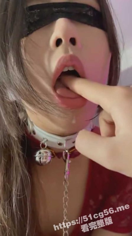 上海富二代调教母狗性奴 戴上狗链伸出舌头深喉吐口水 大肥臀一线天馒头逼 一插全是水！-51吃瓜网