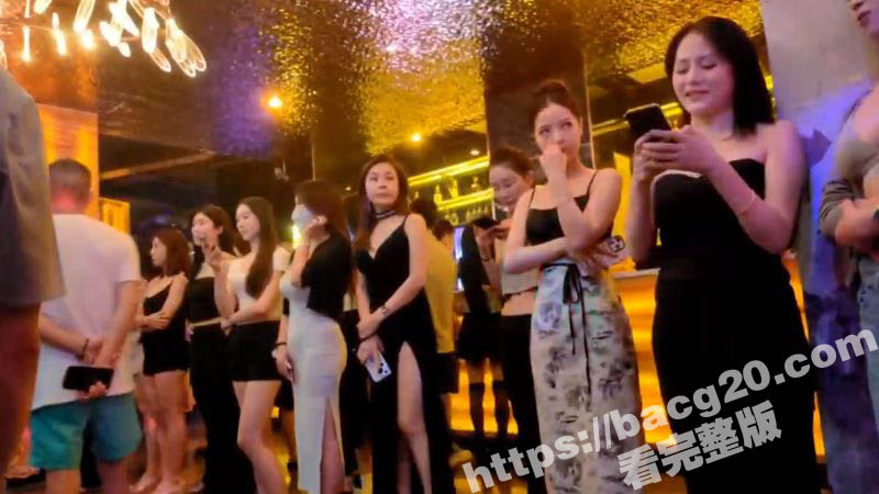 四川莎莎舞再现人间 各种绝色尤物任你挑选 一首歌的时间探索完美女身体奥秘！-51吃瓜网