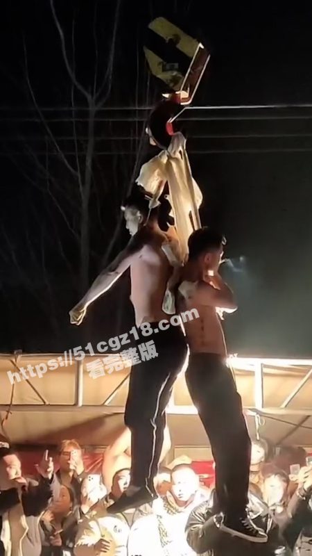 辽宁营口大石桥对棚现场 各种穿刺自残表演秀 隔着屏幕看着都疼 血腥慎入！-51吃瓜网