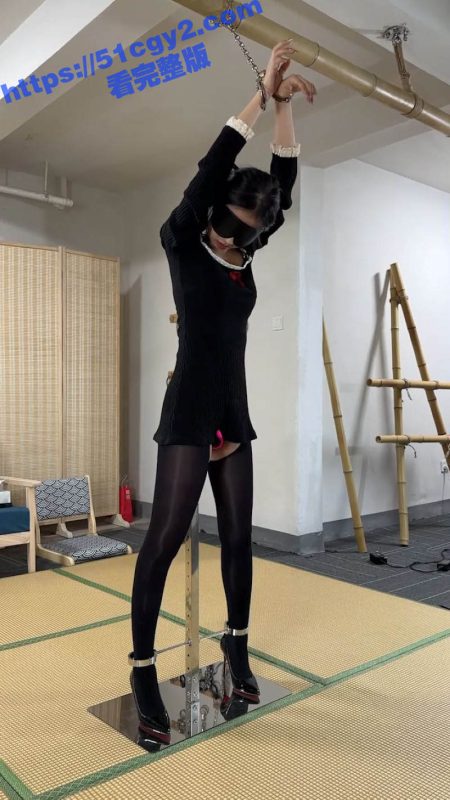 经典SM剧情调教!小M偷偷自慰被主人发现 手铐束缚吊起来调教 曼妙酮体羞耻感爆棚!-51吃瓜网