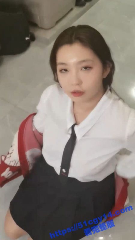 巨乳微胖学生妹 被几位壮汉轮流调教 舔脚撒尿轮奸相当劲爆 彻底沦为性奴母狗!-51吃瓜网