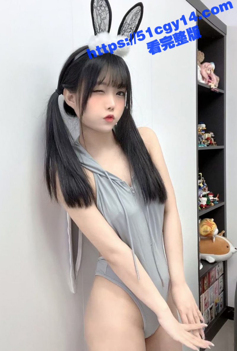 高颜值学生妹 穿着JK情趣制服被富二代网调 外表清纯身材火辣 一线天白虎馒头穴十分诱人! - 51吃瓜网-51吃瓜网