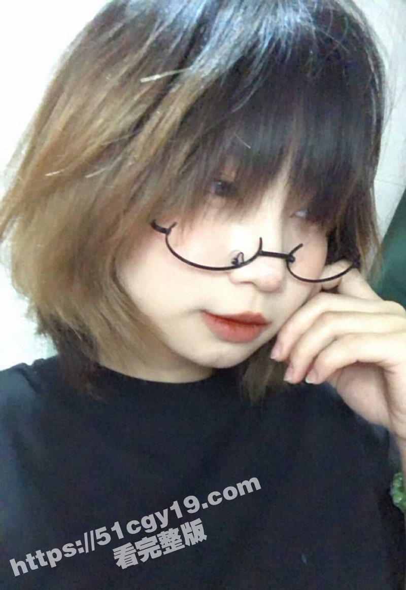 越南网红眼镜妹直播狂揉巨奶 纯天然真胸又大又软 绝对好rua到爆! - 51吃瓜网-51吃瓜网