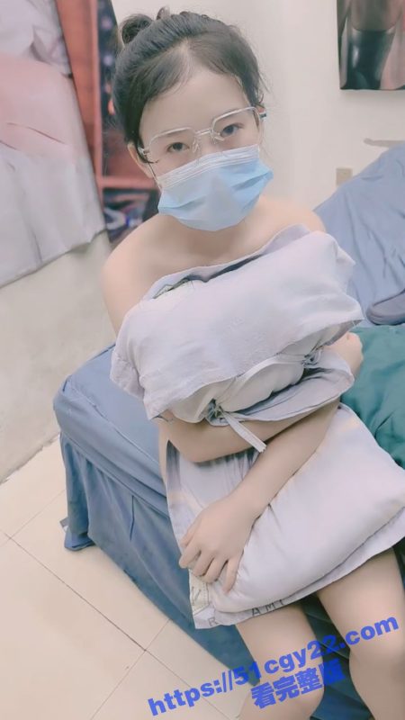 小伙带女朋友参加多人淫趴 两位美女惨遭黑鬼大鸡巴暴力输出 无情打桩让她们肢体颤抖尖叫连连!-51吃瓜网