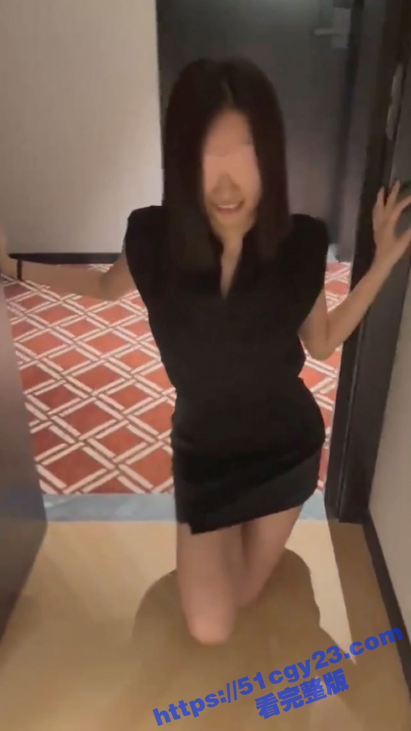 母狗骚妻出轨富哥 舔脚口交露出调教 被干到高潮时电话羞辱老公 言语露骨令人瞠目！ - 51吃瓜网-51吃瓜网