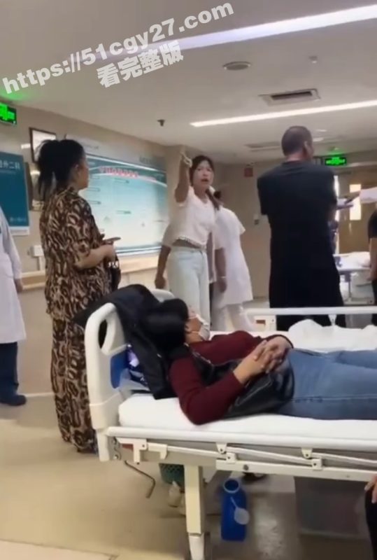 河南驻马店中医院 男子疑似出轨带小三打胎 不料遭原配抓奸 多视角现场视频流出-51吃瓜网