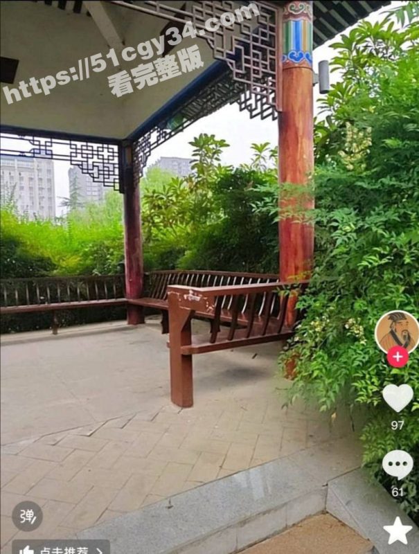 陕西理工大学 一情侣凉亭下户外激战 女生埋头口交 肉棒轮廓清晰可见 视频全网爆火疯传！-51吃瓜网