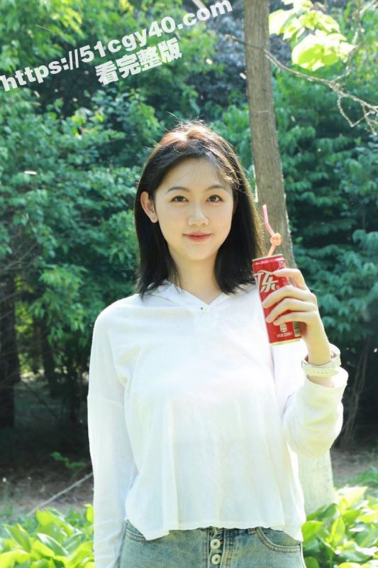 探探约到高中同学是怎样一种体验！直接约出来一顿狂操 车震吃鸡十分刺激！-51吃瓜网