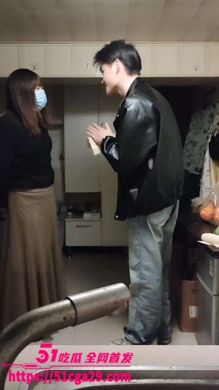 南京伪娘阿红事件 最耀眼的男嘉宾 皮衣哥 闪亮登场！-51吃瓜网