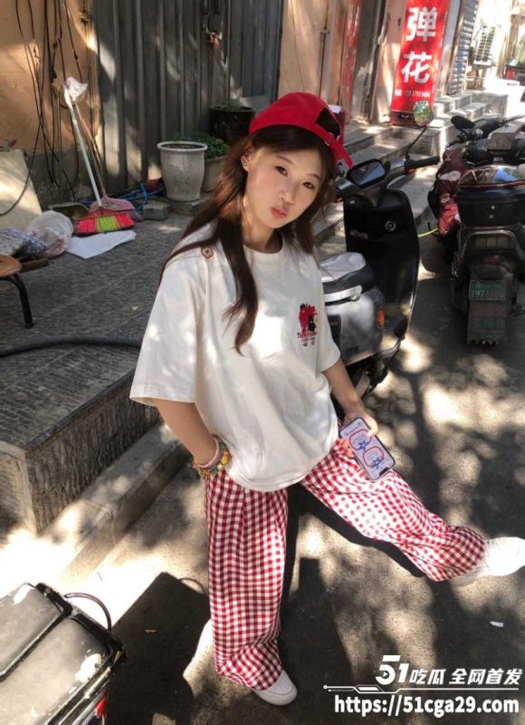 辽宁沈阳师范大学 黄佳冉 为讨好男友私发自慰视频 玉乳挺翘骚穴浓密 抠穴爽到喷出淫水！-51吃瓜网