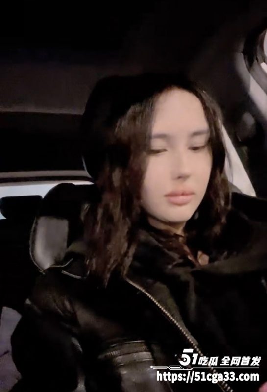 国人老哥俄罗斯街头直播搭讪！一顿麦当劳搞定00后白嫩欧洲妹 带回公寓无套猛干 壮阳药加持火力超猛！-51吃瓜网