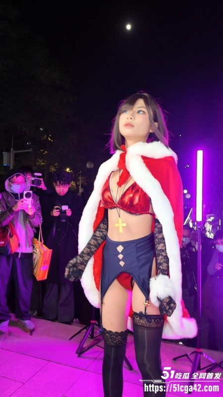 广东萤火虫漫展高颜值cos女神露臀装炸场！顶级摄影师运镜引爆桃花源幻想！-51吃瓜网