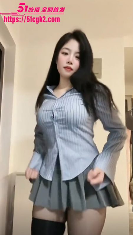 狗王付费定制福利 抖音甜美清纯网红 多款情趣装轮番上阵 极度反差 诱惑爆表！-51吃瓜网