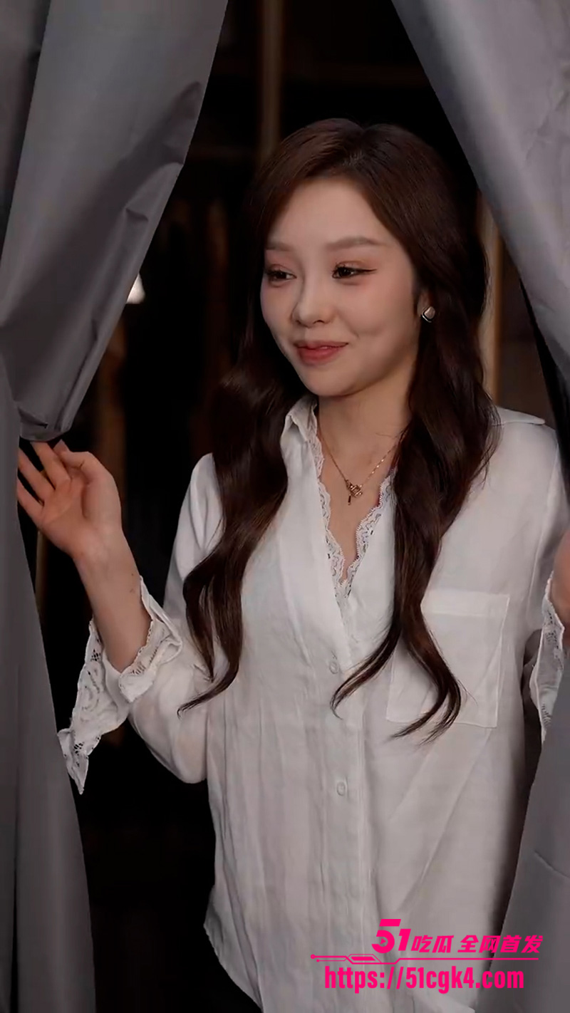 擦边短剧《冯思曼的困惑》生日他的出现打破了平静 一场同学聚会唤醒了尘封的爱与伤！ - 51吃瓜网-51吃瓜网