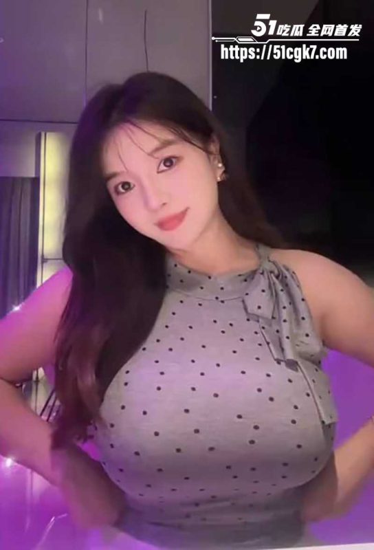 超美巨乳网红 赫本 不雅视频流出！顶级嫩妹下海玩裸聊 揉搓巨乳露臀掰穴 揉逼自慰反差骚爆！-51吃瓜网