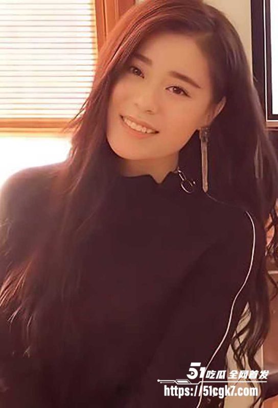 巨乳福利姬 顾奈儿 土豪定制私拍流出！魔鬼身材绝美尤物 露乳摇奶上演极致诱惑 完美的性爱女神！-51吃瓜网