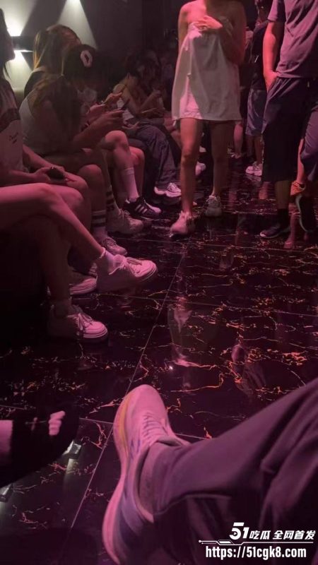 火爆全国的莎舞厅内部偷拍摄像 20元5分钟肆意揉奶扣逼 擦边玩法层出不穷!-51吃瓜网