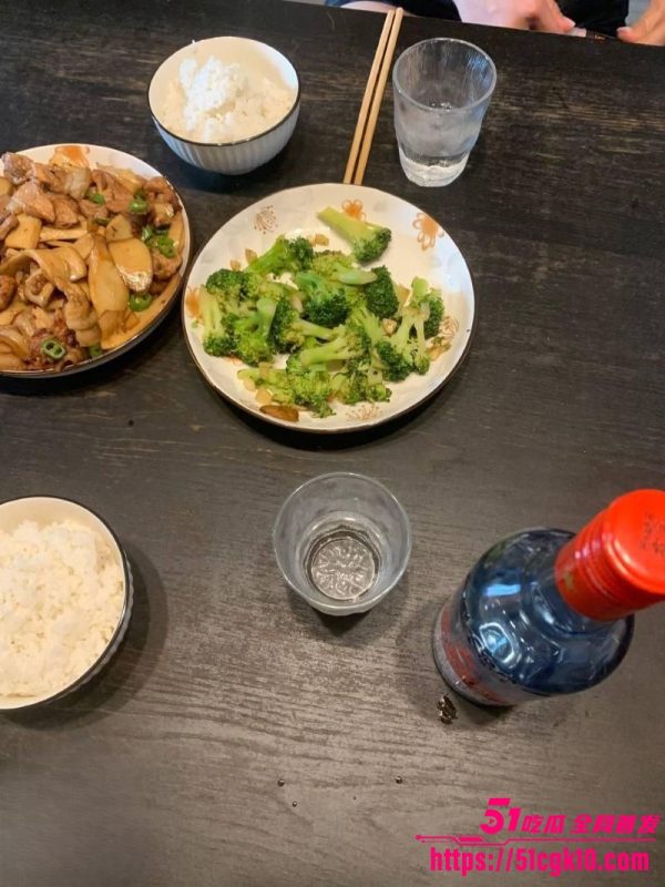 海角乱伦大神 肥肥姐姐 新作 和丰满姐姐生米煮成熟饭 酒后强行抠逼爆操 淫水狂流！-51吃瓜网