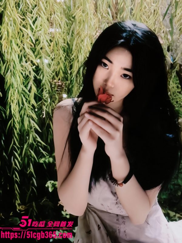 山东菏泽高冷女神 刘鑫雨 表面清纯背地母狗本色尽显 嫩穴被男友后入无情打桩爆操！-51吃瓜网