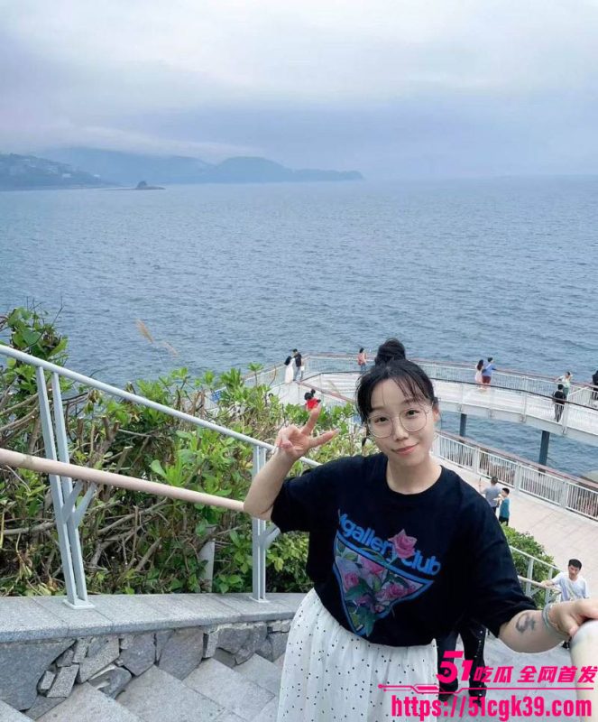 水贝珠宝行业小骚货私生活曝光 每月换对象 买珠宝换操眼镜妹 情趣装骑乘榨精 视觉冲击力爆棚!-51吃瓜网