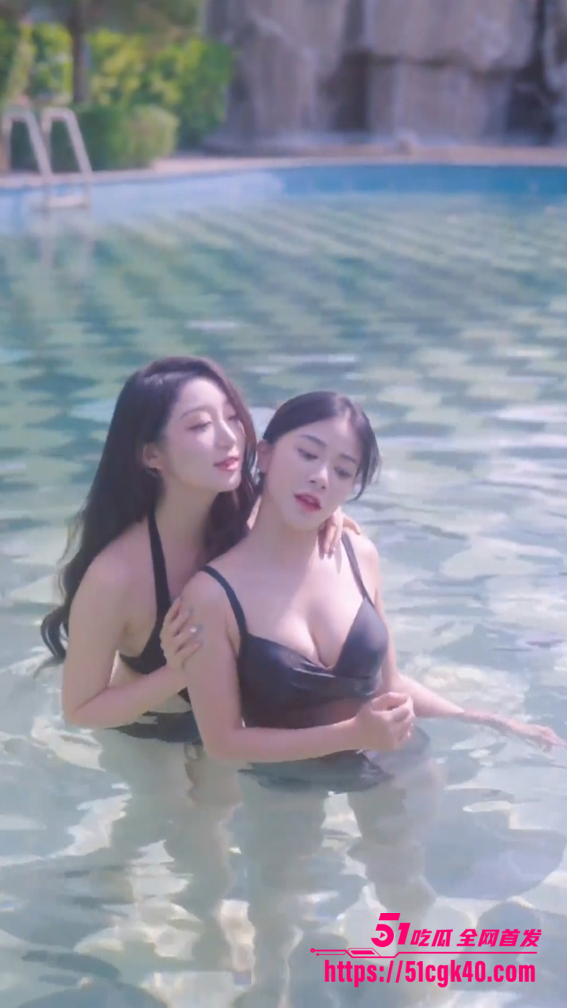 擦边短剧《恰好的意外》女主本想谋生却被意外卷入一场游戏 成为小白兔般被追逐的对象! - 51吃瓜网-51吃瓜网