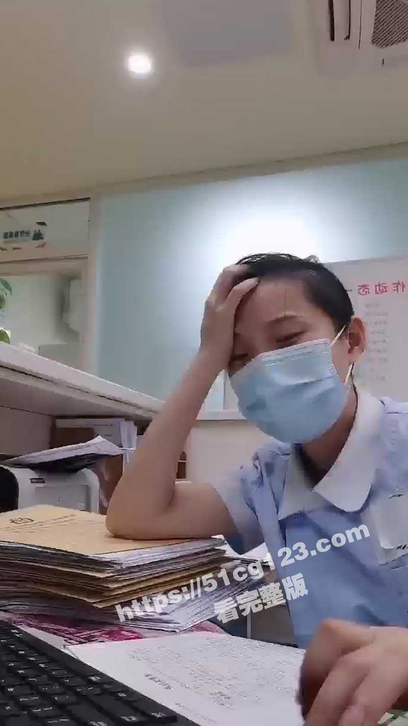 四川某院护士夜班太无聊 上班期间大胆直播跳蛋自慰 露脸直播 表情极度淫荡 连自己的淫水都要尝尝咸淡 - 51吃瓜网-51吃瓜网