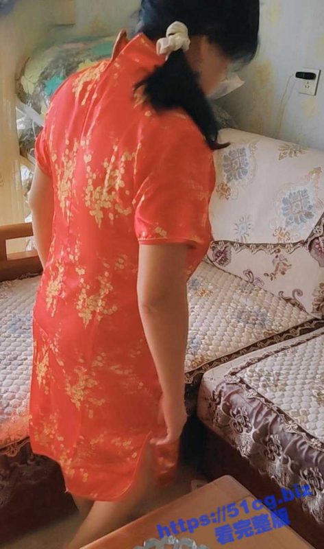 熟女控！小哥哥和舅妈乱伦 喝完喜酒的大奶舅妈 喜服里居然只穿丝袜不穿内裤 超级淫荡-51吃瓜网