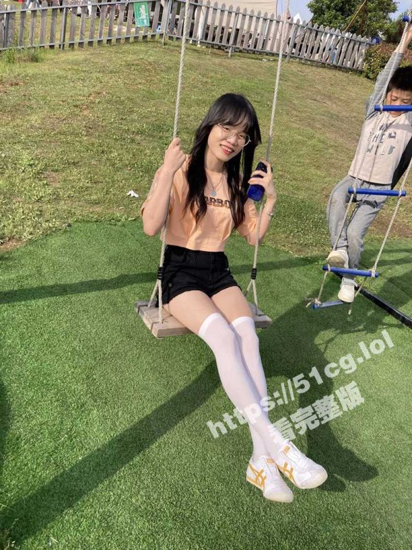 十个眼镜九个骚 合肥师范大学 极品骚鸡眼镜娘 任菲 肉棒舔食者 露脸骚鸡穿着情趣丝袜吃你的鸡-51吃瓜网