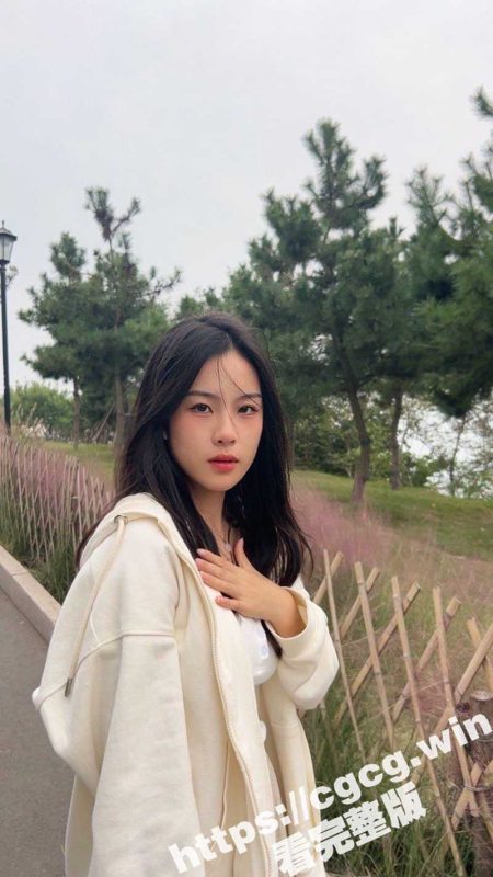 趁着清纯学妹异地男友不在 果断展开攻势带去开房啪啪啪 拍视频记录分享给瓜友们 这口技熟练度和长相挺反差啊-51吃瓜网