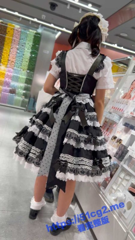 大型商场一路尾随偷拍洛丽塔妹子 竟然是透明内裤 清晰看到多毛小粉鲍！-51吃瓜网