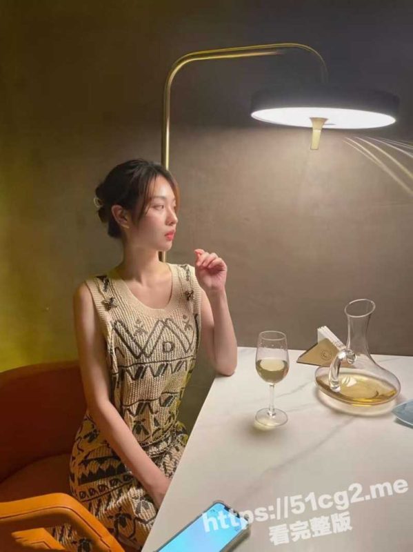 上海复旦大学经济学院 徐言心 高颜值极品反差婊 娇小身材巨猛吃鸡  反差感十足！-51吃瓜网