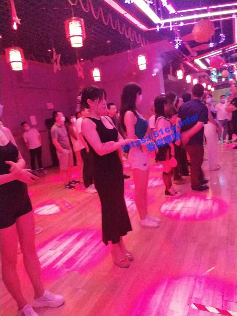 独家爆料！二十元一首歌时间随便摸！带你进入莎莎舞厅！ - 51吃瓜网-51吃瓜网