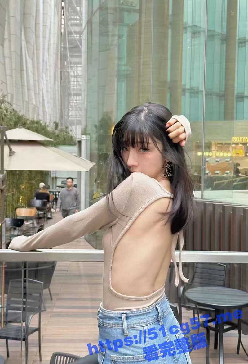 瓜友投稿自己的网袜包臀裙女朋友 这极品身材这丰满的蜜桃臀 用大屌后入的感觉真的太爽了! - 51吃瓜网-51吃瓜网