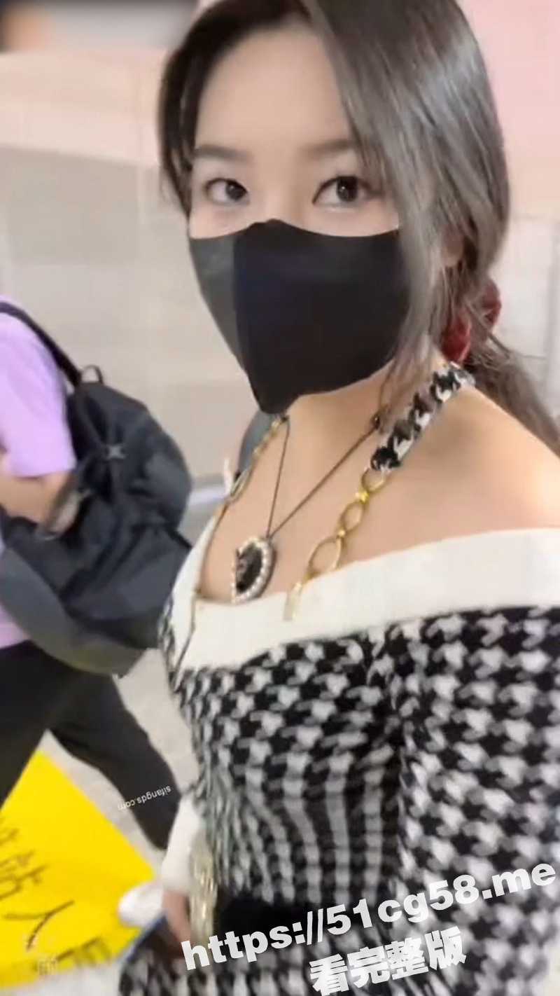 广深极品外围 与多位金主做爱自拍流出 颜值身材俱佳 白虎馒头穴稀有少见 确实是完美性欲机器 - 51吃瓜网-51吃瓜网